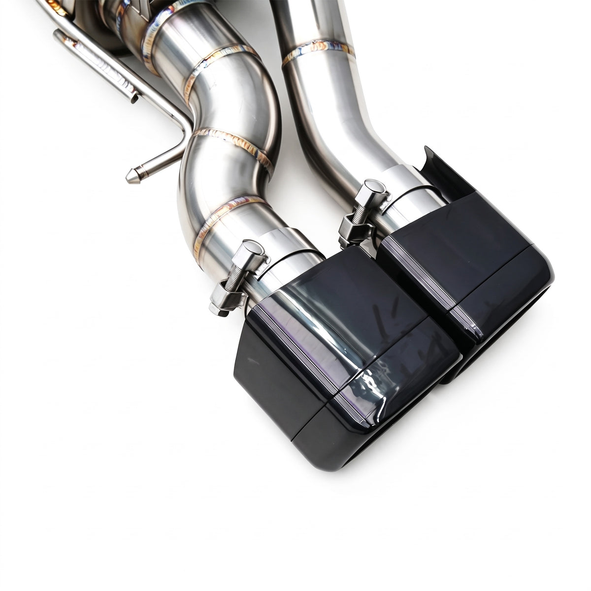WSTN Performance Mercedes E63 AMG W212 M156 catback exhaust, close-up of the square tips and TIG-welded tailpipes