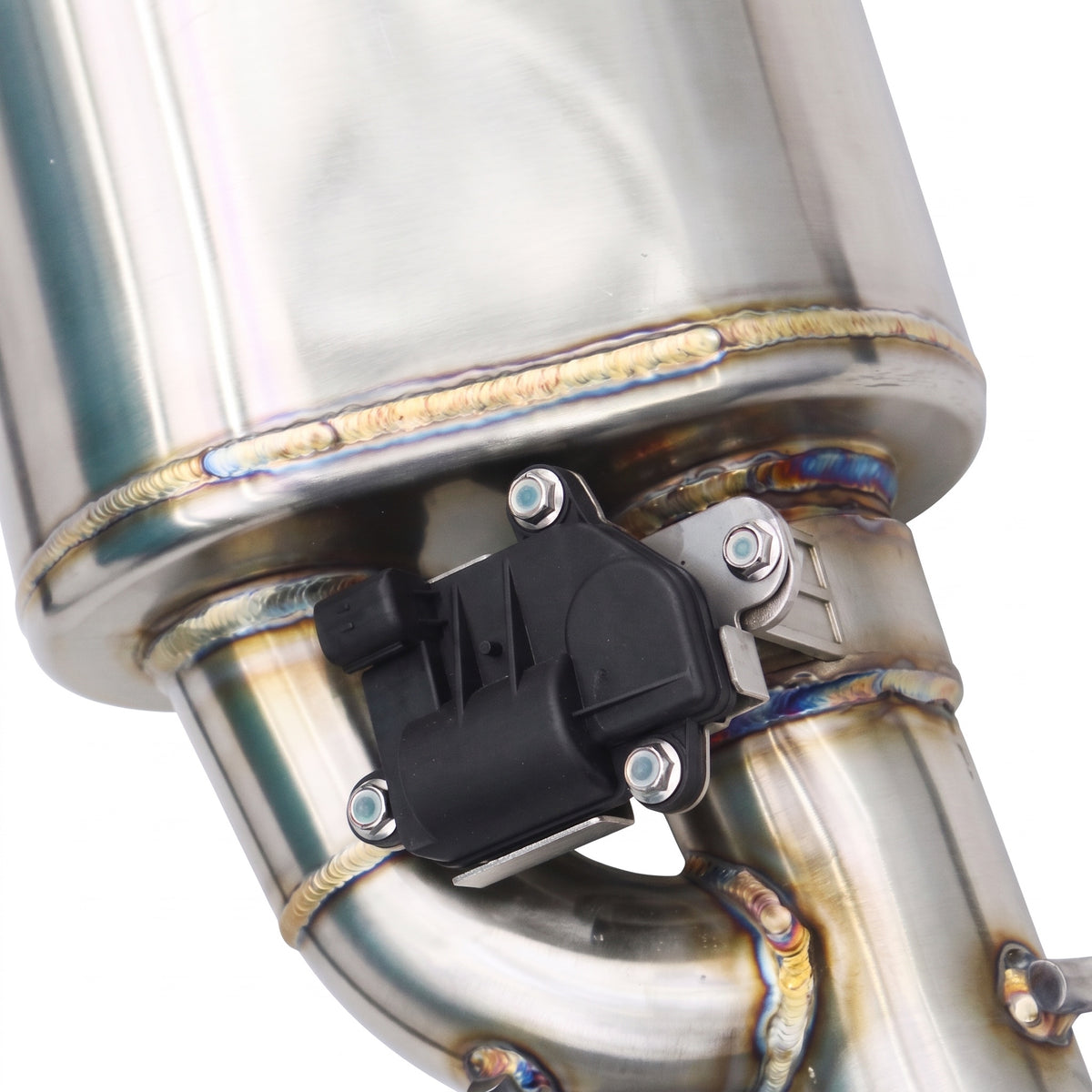 WSTN Performance Mercedes E63 AMG W212 M156 catback exhaust, close-up of the valve actuator on the muffler outlet